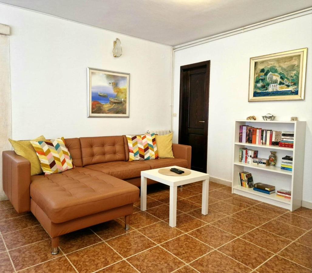 Apartments Barbaresko Lumbarda Buitenkant foto