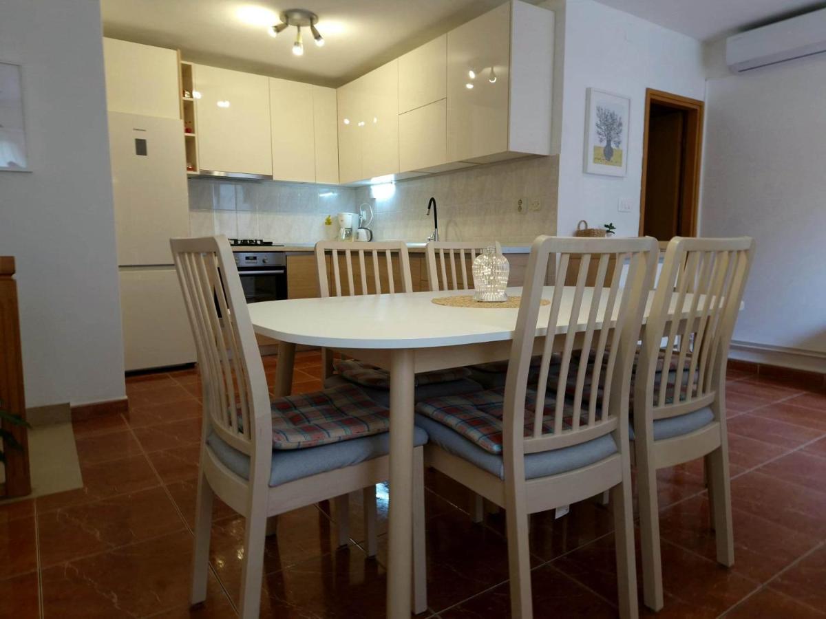 Apartments Barbaresko Lumbarda Buitenkant foto