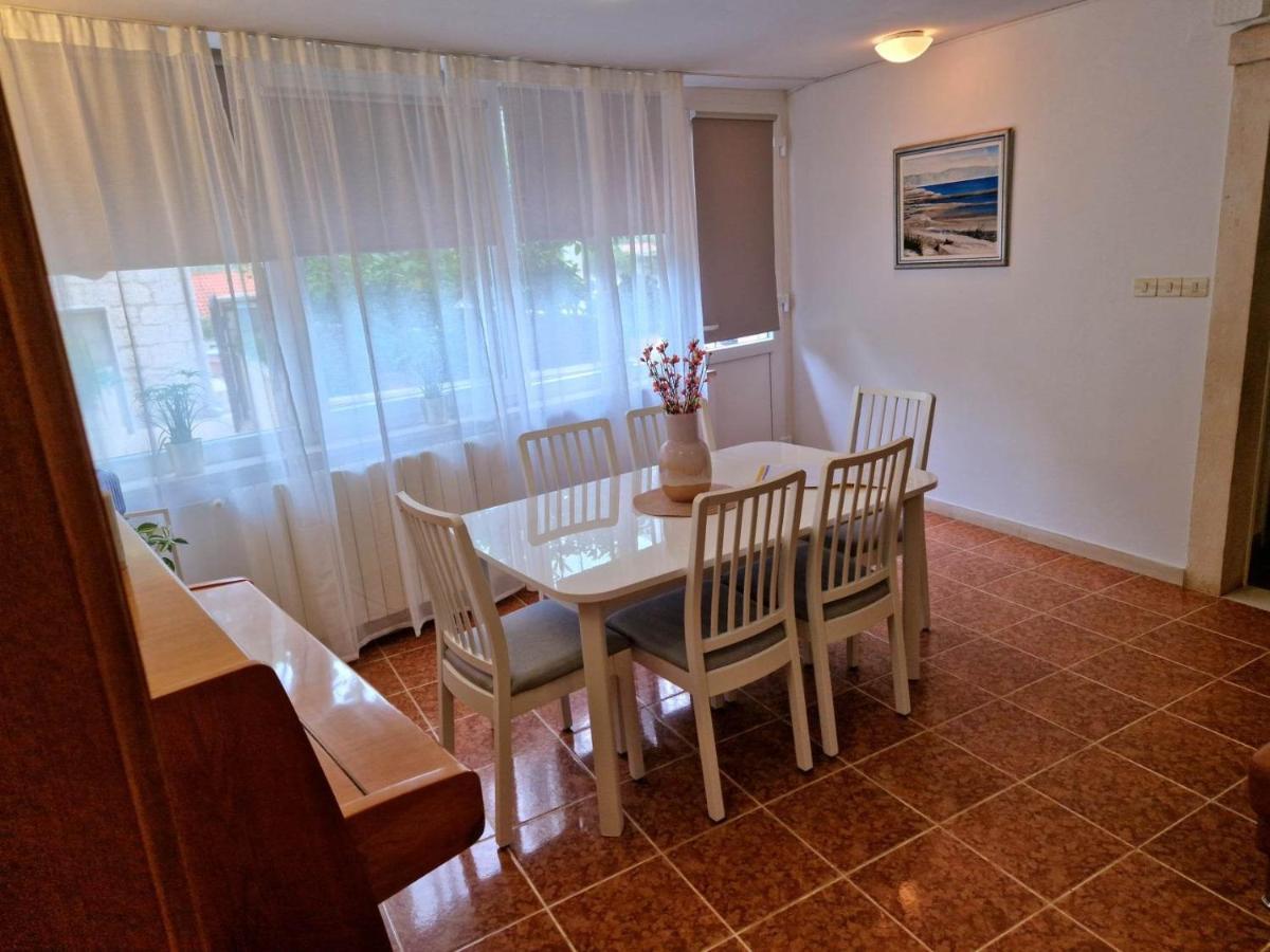 Apartments Barbaresko Lumbarda Buitenkant foto