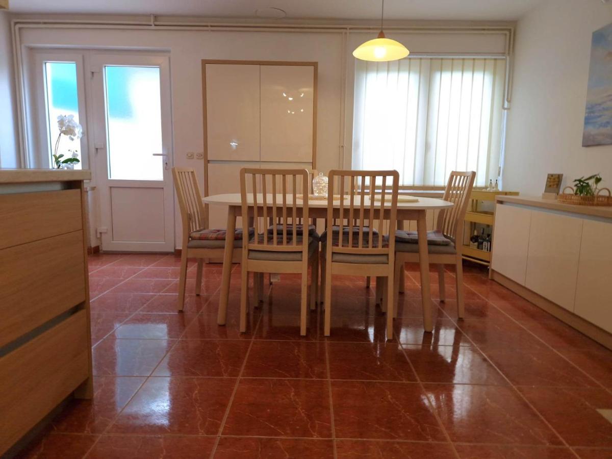 Apartments Barbaresko Lumbarda Buitenkant foto