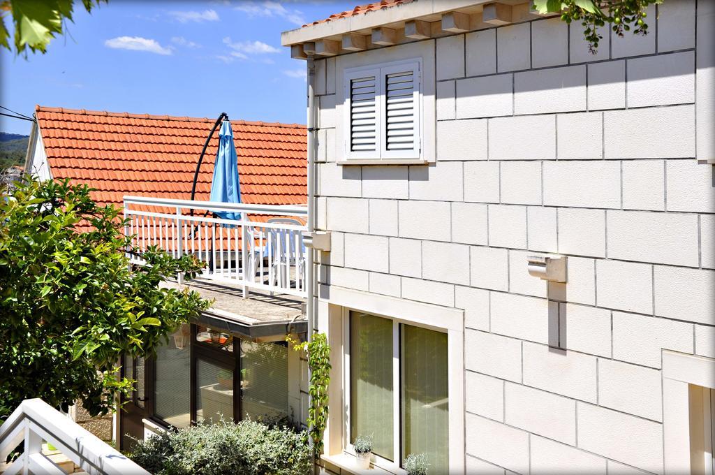 Apartments Barbaresko Lumbarda Buitenkant foto